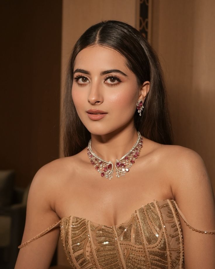 Golden hour vibes, diamond dreams & a dash of rubies ✨🎀 @yashaswineethepooh wearing @mishruofficial jewellery @hazoorilallegacy ✨ Styled by yours truly